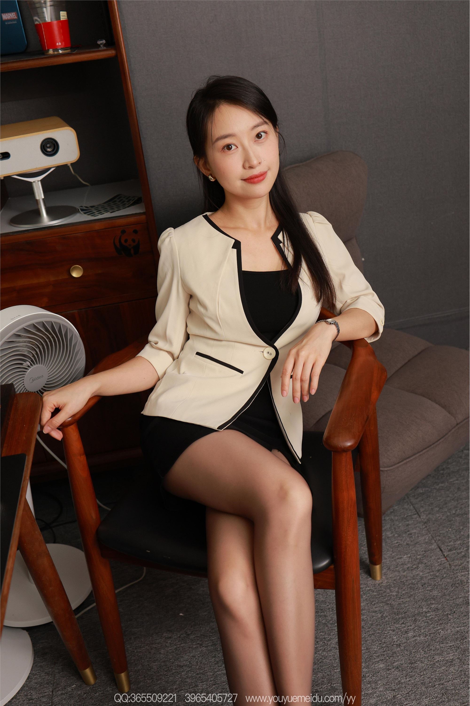 IESS异思趣向  2025.10.28 丝享家 2196 小婕《温柔OL风》